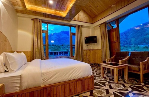 Burwa Hotel | BSR Resort by Apple Orchards