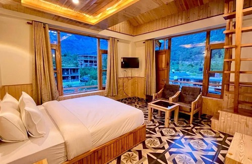 Burwa Hotel | BSR Resort by Apple Orchards