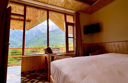 Burwa Hotel | BSR Resort by Apple Orchards