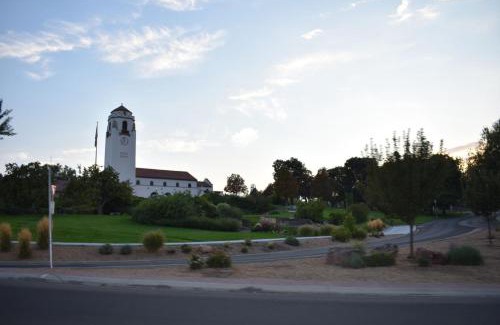 Southeast Boise House | BSU Playland 2bd 1b Fully Remodeled on Bsu Campus