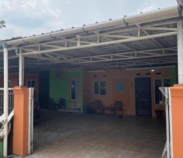 Cibinong House | Bu Sur Homestay