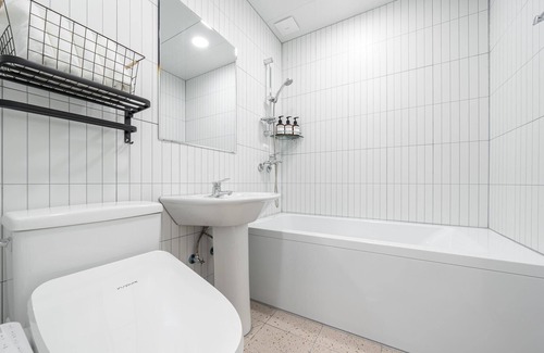 Chungmak-tong Hotel | Buan Chaeseokgang Beach Hotel