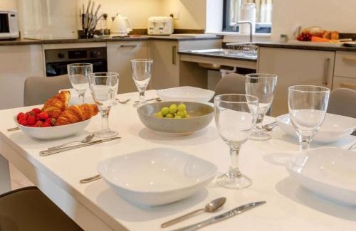 Moreton Valence House | Buck Cottage-Disabled Access-3 Bed-Hot Tub-Pets