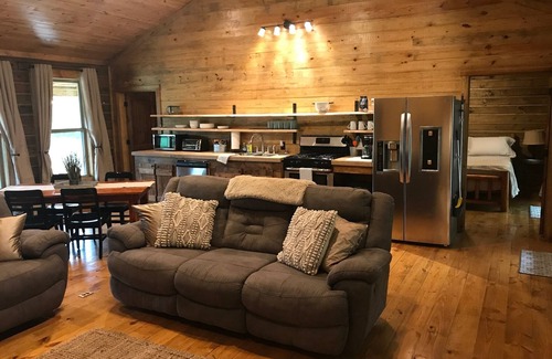 Combs Cabin | BUCKEYE Lodge on the Pig Trail senic hwy
