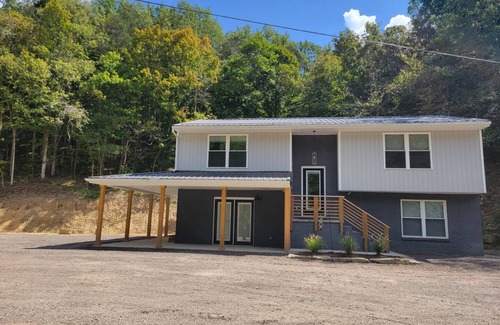 Kerr Condo | "Buckeye Porchside Retreat"n
