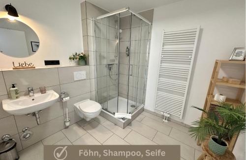 Rauental Apartment | Buddha Apartment - stadtnah, Balkon, Parkplatz, E-Ladestation für Autos & Fahrräder, Fitnessstudio