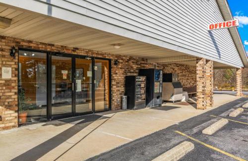 Orlinda Hotel | Budget Host Inn by Hotel O Portland near I-65