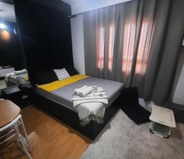 Cagayan de Oro Apartment | Budget Monochrome FREE Wifi, Netflix and Pool - Studio Type Condo in Mesaverte Residences