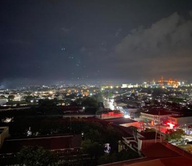 Cagayan de Oro Apartment | Budget Monochrome FREE Wifi, Netflix and Pool - Studio Type Condo in Mesaverte Residences