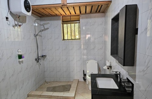 Bugala Island Bed & Breakfast | Bugoma sand beach resort hotel