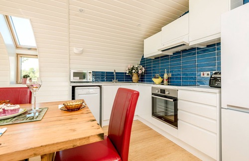 Etchinghill House | Bumble Barn - Three Bedroom House, Sleeps 6