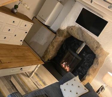 Redruth House | Bumblebee Cottage