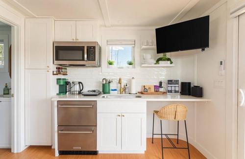 Arnold Boat Rental | Bung-a-flo Tiny Bohemian Designed Floating Home w/360 Waterfront Views