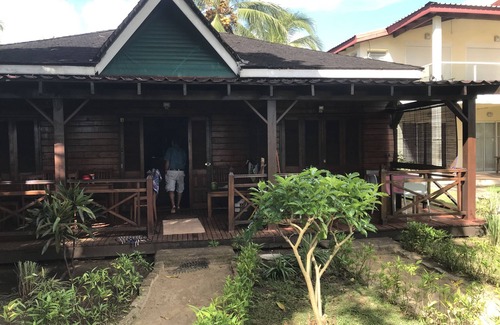 Ambondrona House | Bungalow facing the sea