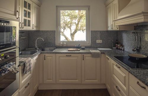 Golcuv Jenikov House | Bungalov u řeky a lesa