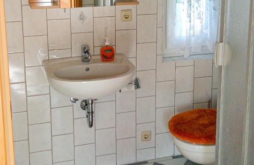 Barth House | Bungalow am Waldrand