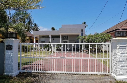 Dungun House | Bungalow By The Sea @ Dungun