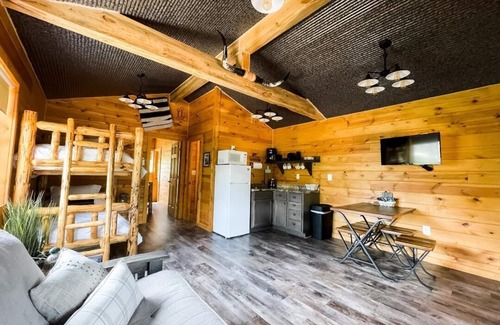 Hermosa Cabin | Bunk House At Gold Creek: Rustic Lux Cabin Near Mt. Rushmore & Custer State Park