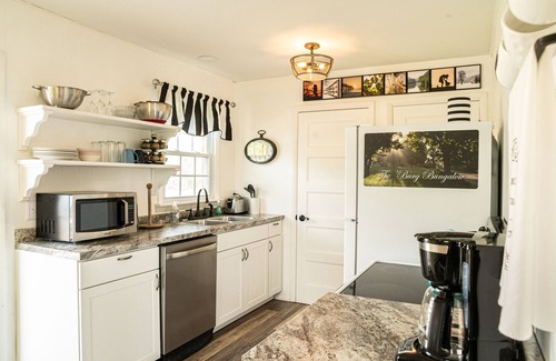 Lewisburg House | 'Burg Bungalow in the ❤ of Lewisburg behind WVSOM