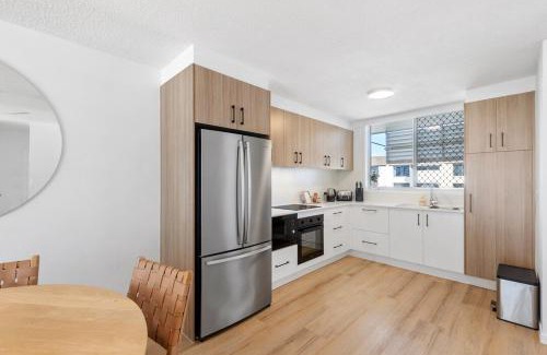Burleigh Heads Apartment | Burleigh Beach Bliss Renovated Coastal Retreat