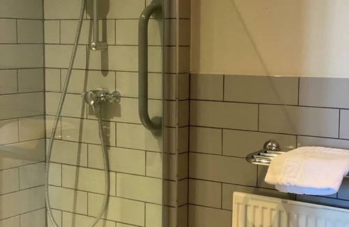 Burlton Hotel | Burlton Inn