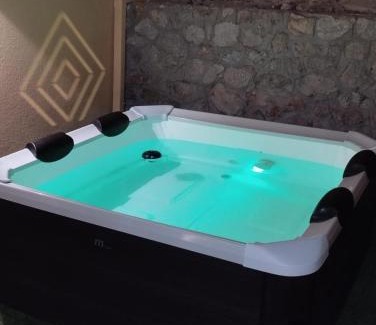 Tropea Apartment | BURMARIA APARTMENT and ROOM with garden and jacuzzi