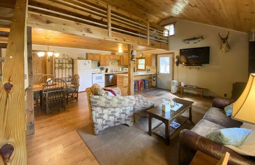 Hayward Cabin | Burns Lake Cabin w/Dock, Fire Pit, Rowboat & More