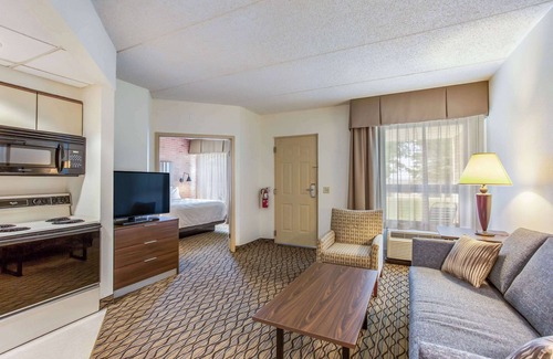 New Hartford Hotel | Burrstone Inn, Ascend Hotel Collection