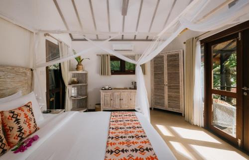 Selong Belanak Hotel | Burudika Bungalows - Villas, Sauna & Bath House