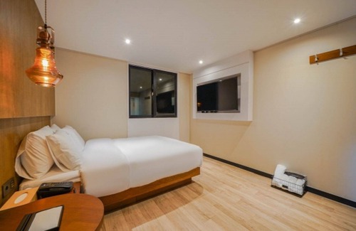 Dongnae District Hotel | Busan Sajik The Stone Bridge Hotel