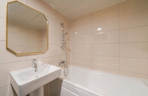 Dongnae District Hotel | Busan Sajik The Stone Bridge Hotel