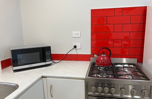 Omanawa Cottage | Bush setting, kayaking, Trout fishing. Central to Tauranga, Rotorua & Hobbiton