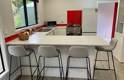 Omanawa Cottage | Bush setting, kayaking, Trout fishing. Central to Tauranga, Rotorua & Hobbiton