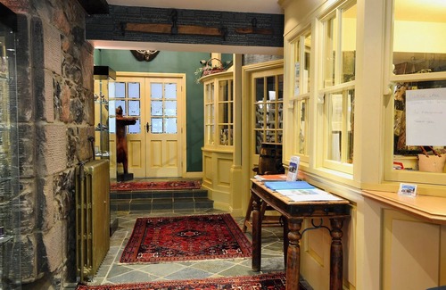 Akeld Cottage | Busy Lizzie Cottage-MFO