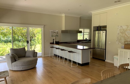 Buxton House | Buxton River House - Secluded Homestead with River Frontage