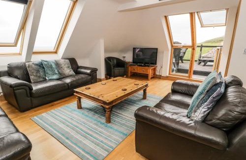 Cylch-Y-Garn House | Bwthyn Awel