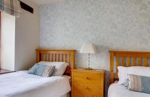 Llanerchymedd House | Bwthyn Gwyn in Llanerchymedd