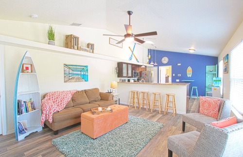 Palm Harbor House | By the Bay Getaway: stilted home, close to beaches, sponge docks, biking trail