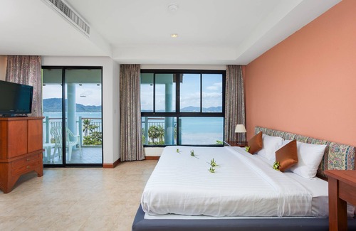 Wichit Resort | By the Sea