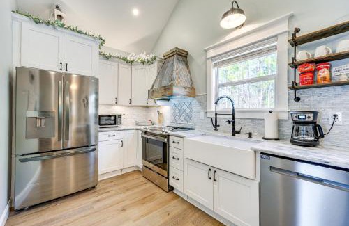 Crawford County Apartment | Byron Getaway with Fire Pit - Near MGA and Mercer!