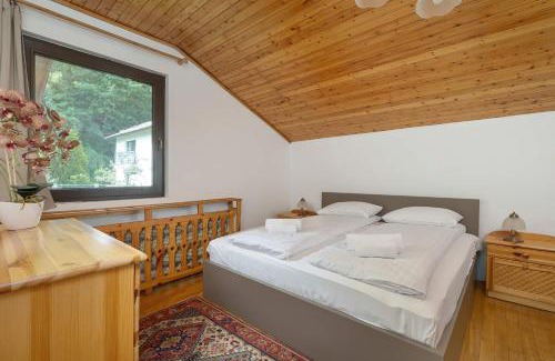 Bystra House | Bystra Unique House in the Mountains with Terrace, Garden & Parking by Noclegi Renters