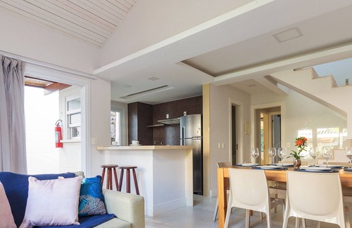 Humaita House | Bz48 Condominium facing Orla Bardot! House with 4 suites