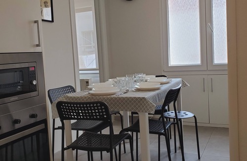 Distrito Llano Apartment | Céntrico Apto en Gijón con Garaje y Wifi