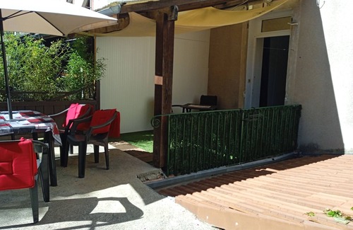 Decazeville Apartment | Côté jardin in Decazeville