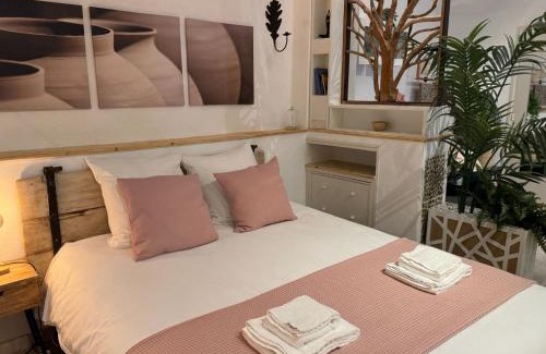 Aubiere Apartment | Côté Jardin - Studio voûté by PRIM0 C0NCIERGERIE