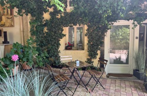 Aubiere Apartment | Côté Jardin - Studio voûté by PRIM0 C0NCIERGERIE