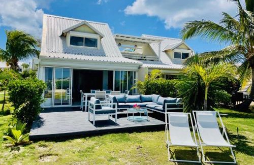 Nettle Bay House | Côté Mer Wonderfull 2 bedrooms beachfront Nettle bay Beach Club