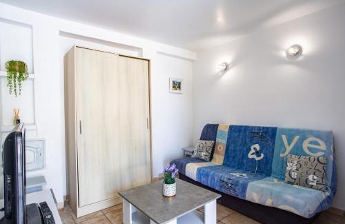 Beaucaire Apartment | Côté Oliviers 4P - Appt 4p climatisé avec piscine