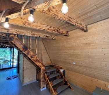 Dorna Candrenilor Ski Chalet | Căsuța din poiană