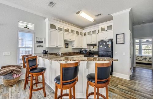 El Centro Beach Condo | C Dreams by Book That Condo